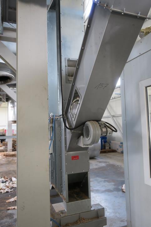 Machines from the biofuel production plant<br>
-4